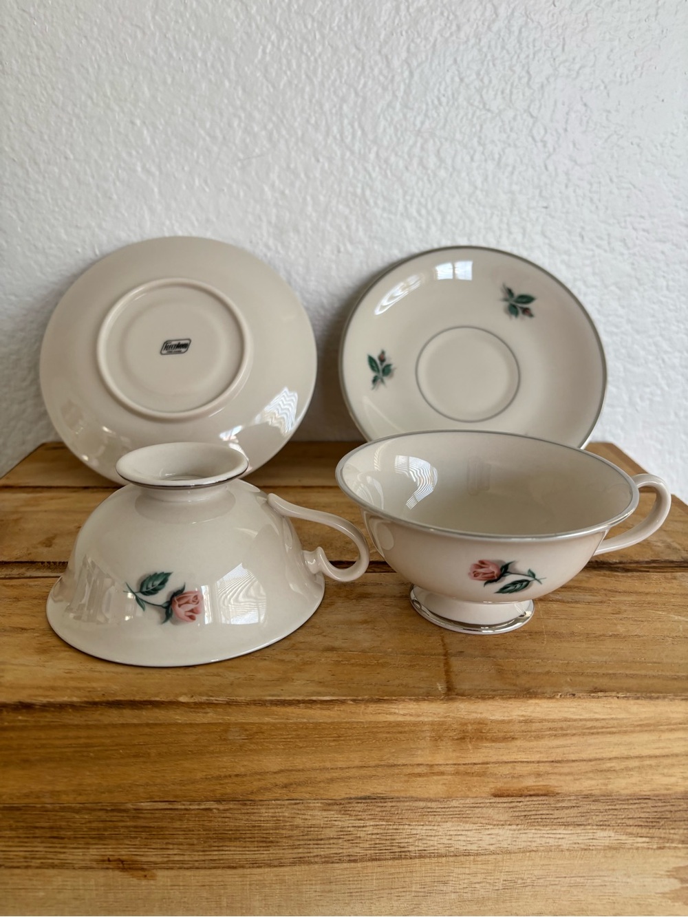 Fleetwood Fine China 4-Piece Tea Cups & Saucers Set